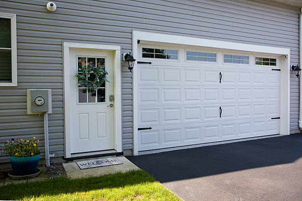 24/7 Emergency Garage Door Panel Replacement experts in Warrington, FL